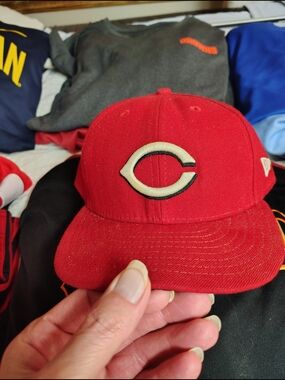 New Era Cincinnati Reds Fitted Cap with Cream And Black Logo Size 8